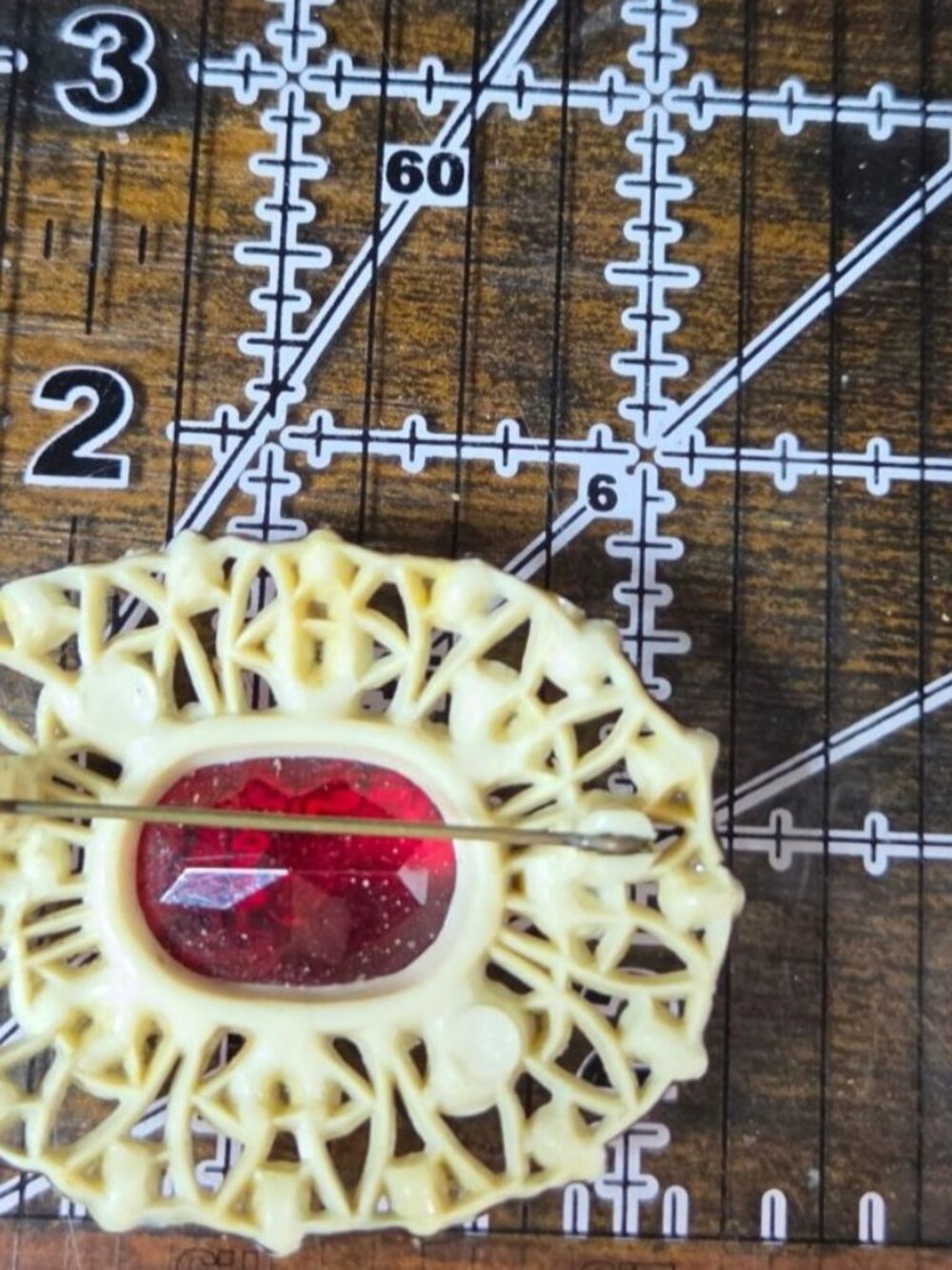Vtg 1930s Art Deco Celluloid Filigree Brooch Central Red Stone Colorful Accents - Picture 4 of 9